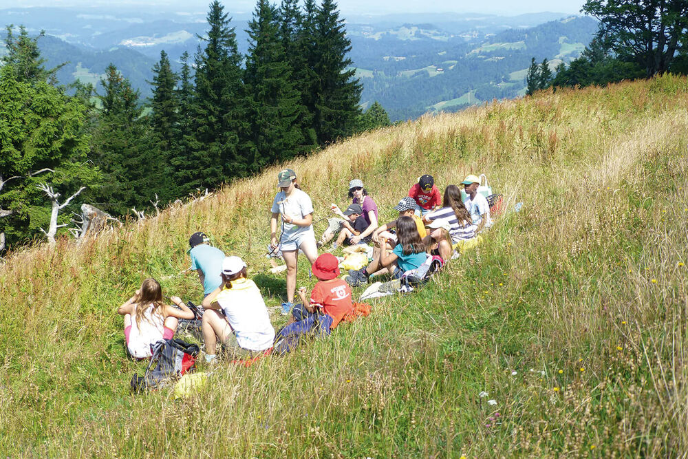 Sommerlager_Picknick auf der Bergwiese